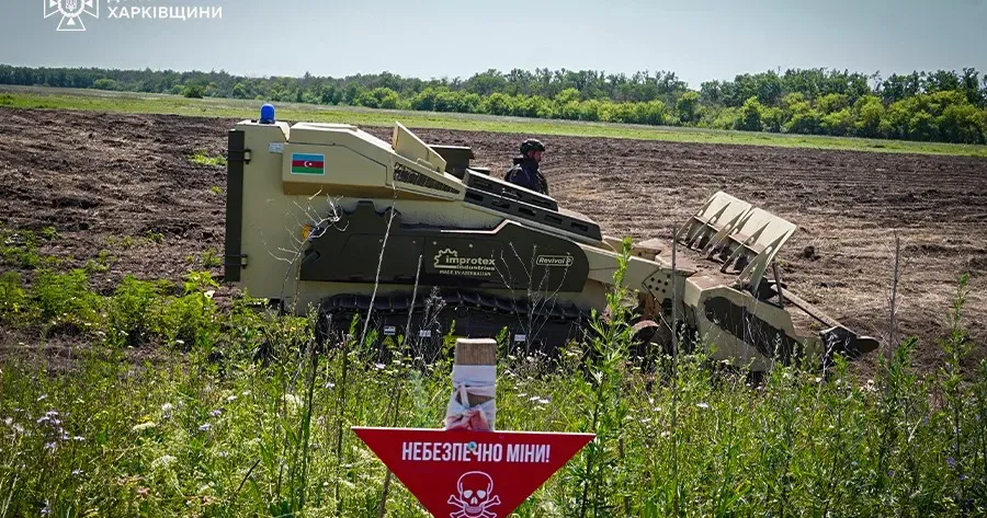 Фото: ГУ ДСНС України у Харківській області Поля Балаклійщини поступово розміновують сапери ДСНС (відео, фото) на порталі Gromada Group