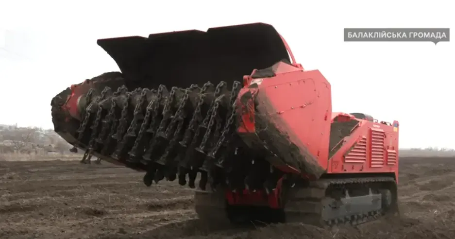 Фото: скриншот з відео Суспільне Харків Деокуповану Балаклійську громаду розміновують машинами на дистанційному керуванні (відео) на порталі Gromada Group