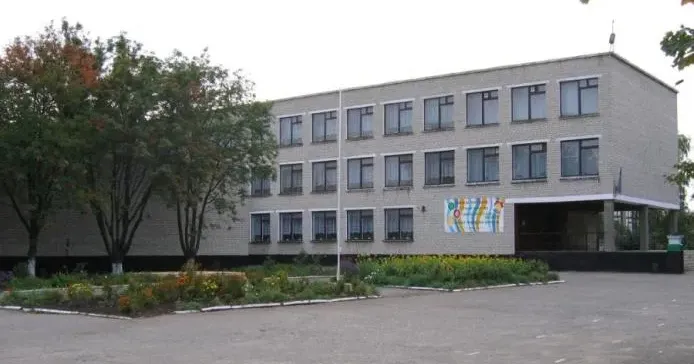 Фото: Савинський ліцей / Савинська СВА У Савинській громаді залишили один ліцей з філією на порталі Gromada Group
