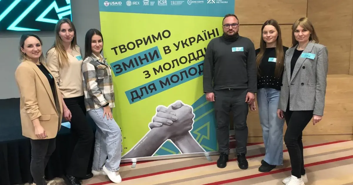 Фото: Донецька селищна рада (facebook) Активісти Донецької громади взяли участь у тренінгу «Творимо молодіжну політику в громаді разом з молоддю» на порталі Gromada Group