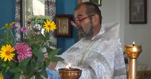 отець Стефаній, настоятель храму у с. Савинці Сюжет про перехід Савинської релігійної громади до ПЦУ і святкування свята Преображення Господнього підготував місцевий мешканець Анатолій Гарагатий.