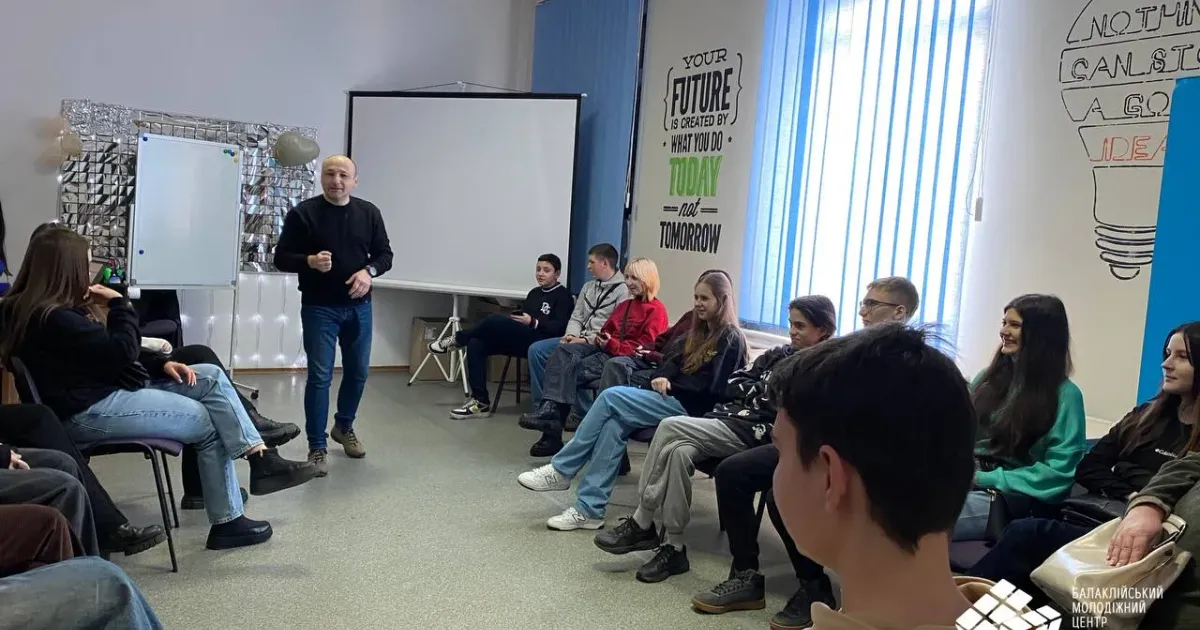 Фото: Балаклійський молодіжний центр CUBE Проєктний менеджмент і грантрайтинг вивчали у балаклійському CUBE на порталі Gromada Group